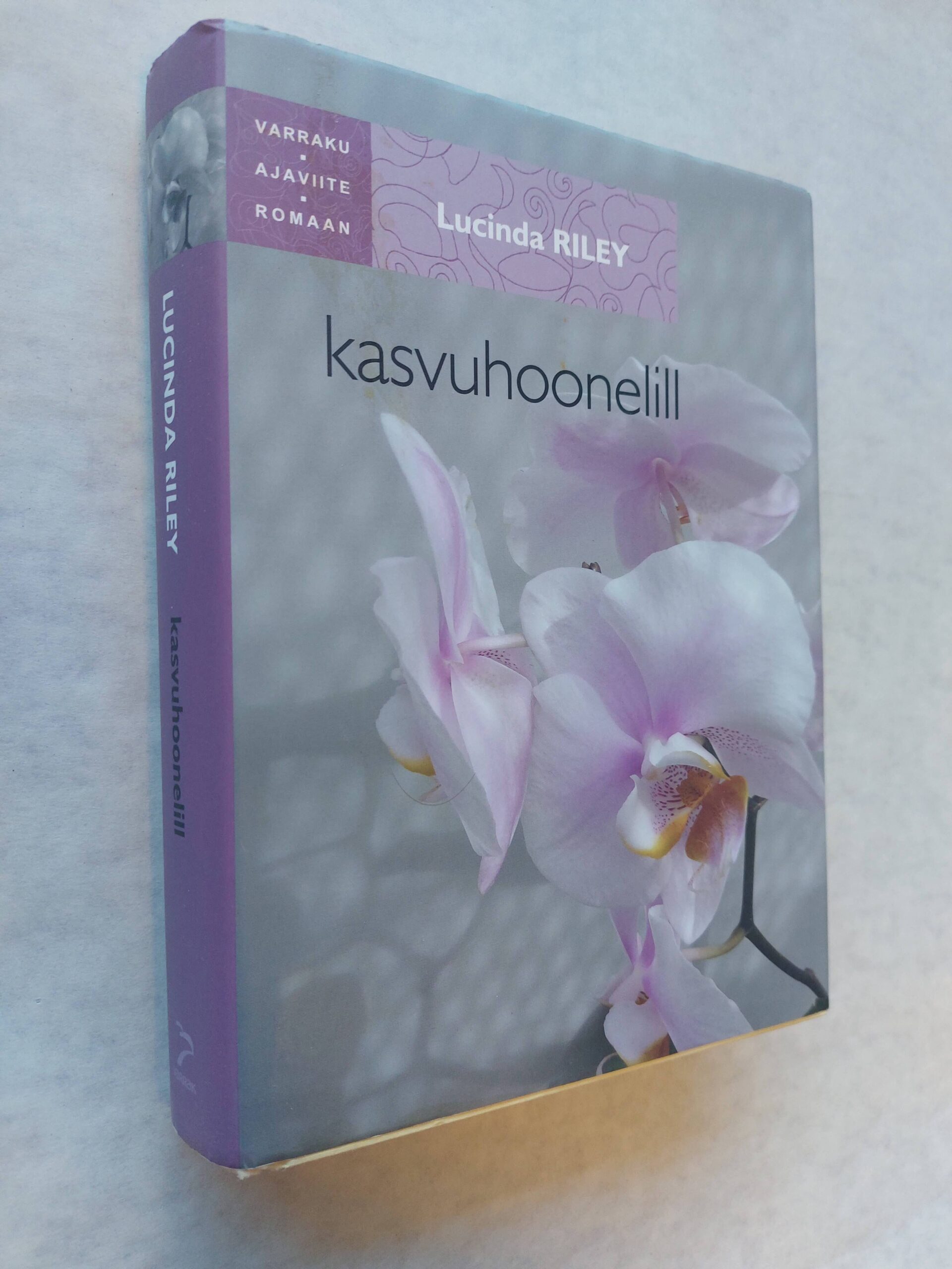 KASVUHOONELILL. LUCINDA RILEY. 2012