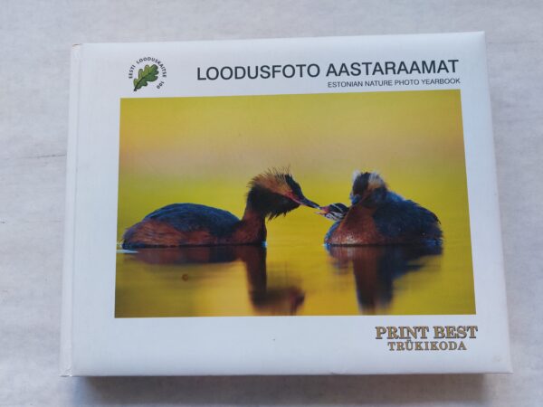 Loodusfoto aastaraamat 2009/2010. Estonian nature photo yearbook.