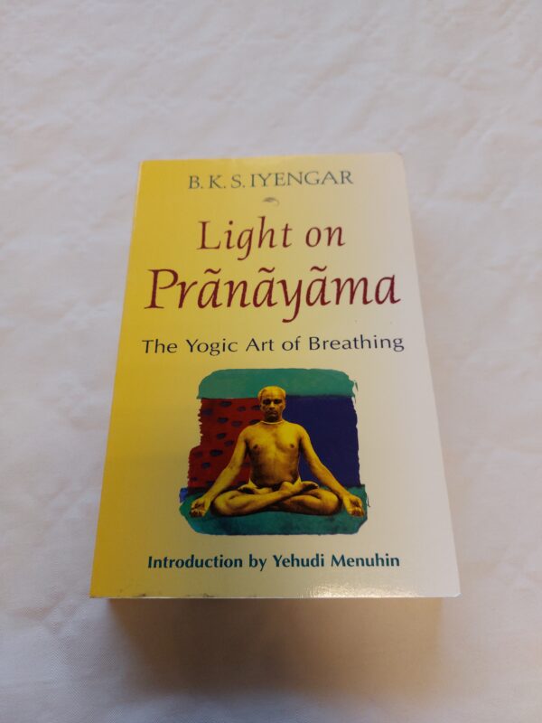 Light on Prãnãyãma. B. K. S. Iyengar. 2003