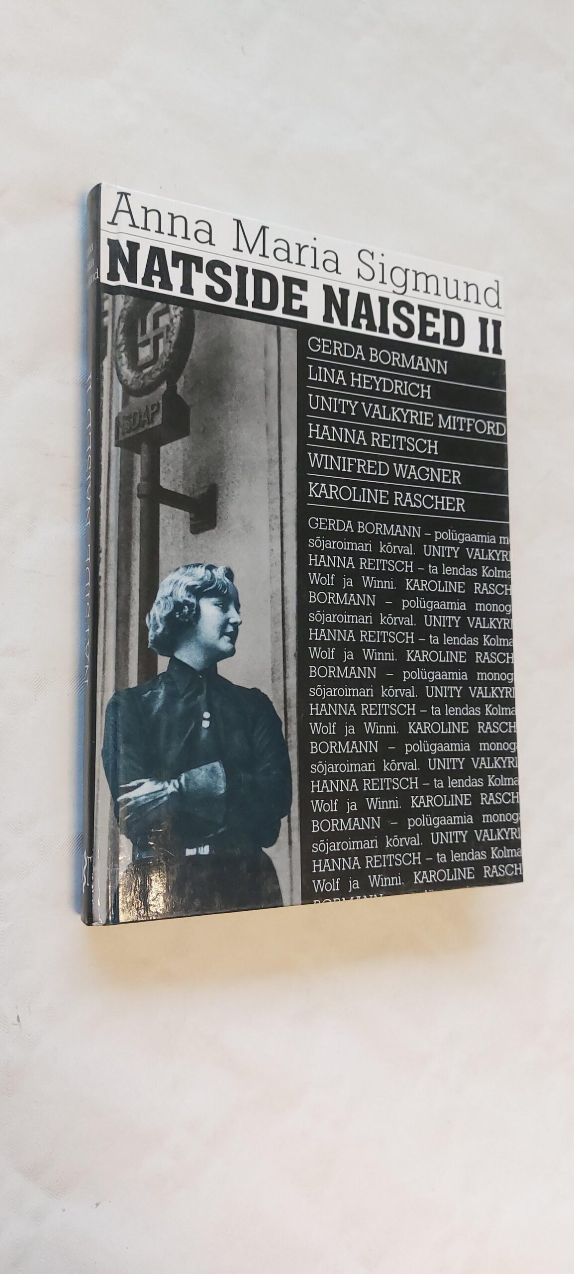 Natside naised II. Anna Maria Sigmund. 2001