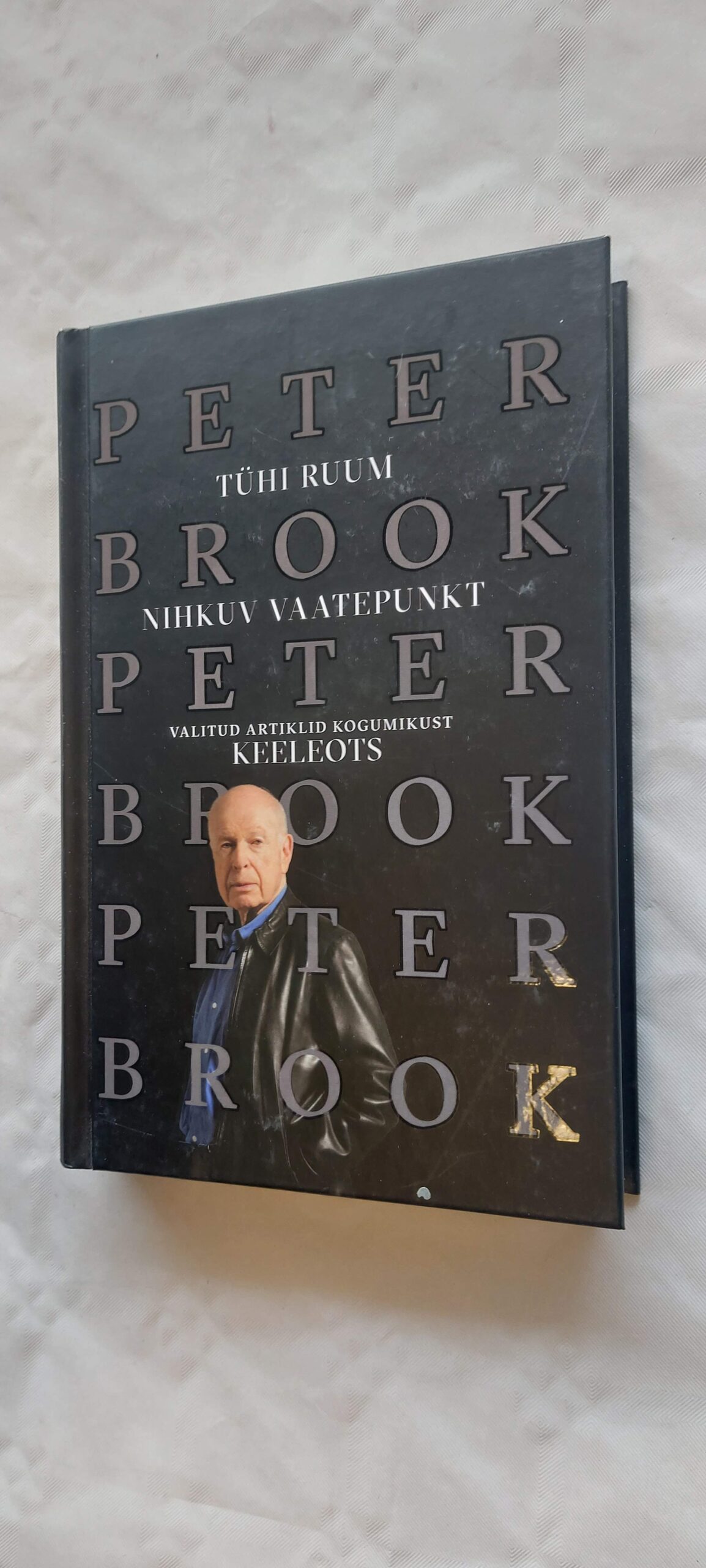 Tühi ruum. Nihkuv vaatepunkt. Keeleots. Peeter Brook. 2001