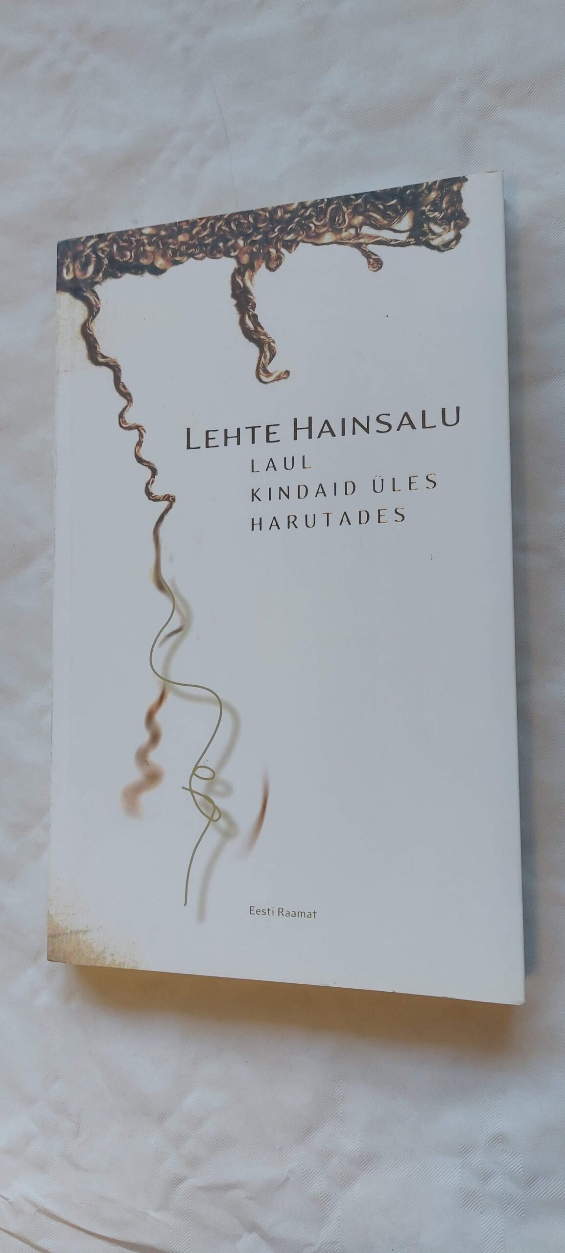 Laul kindaid üles harutades. Lehte Hainsalu. 2008