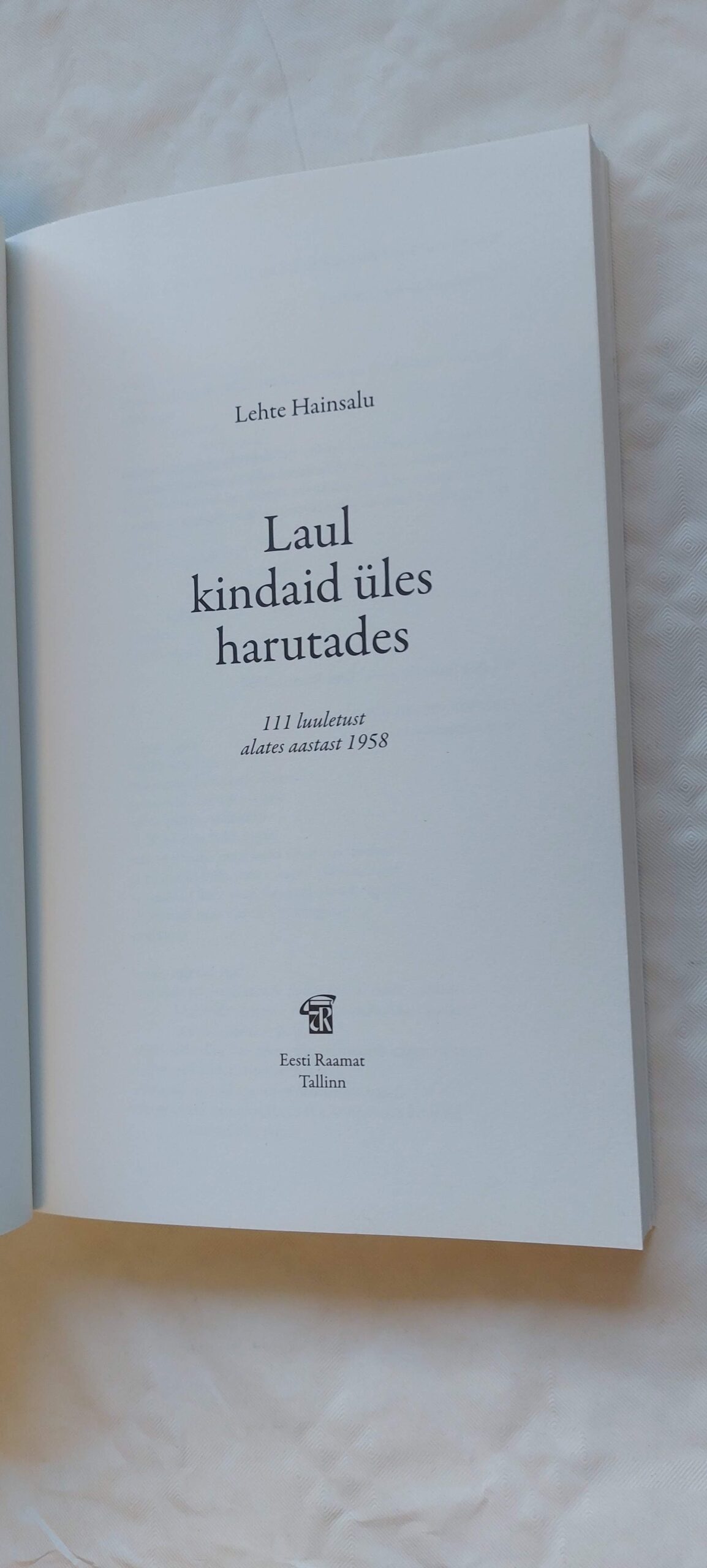 Laul kindaid üles harutades. Lehte Hainsalu. 2008 - Image 2