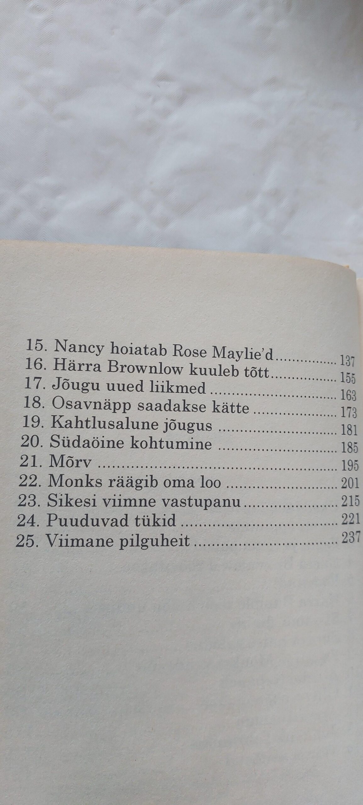 Oliver Twist. Charles Dickens. 2001 - Image 4