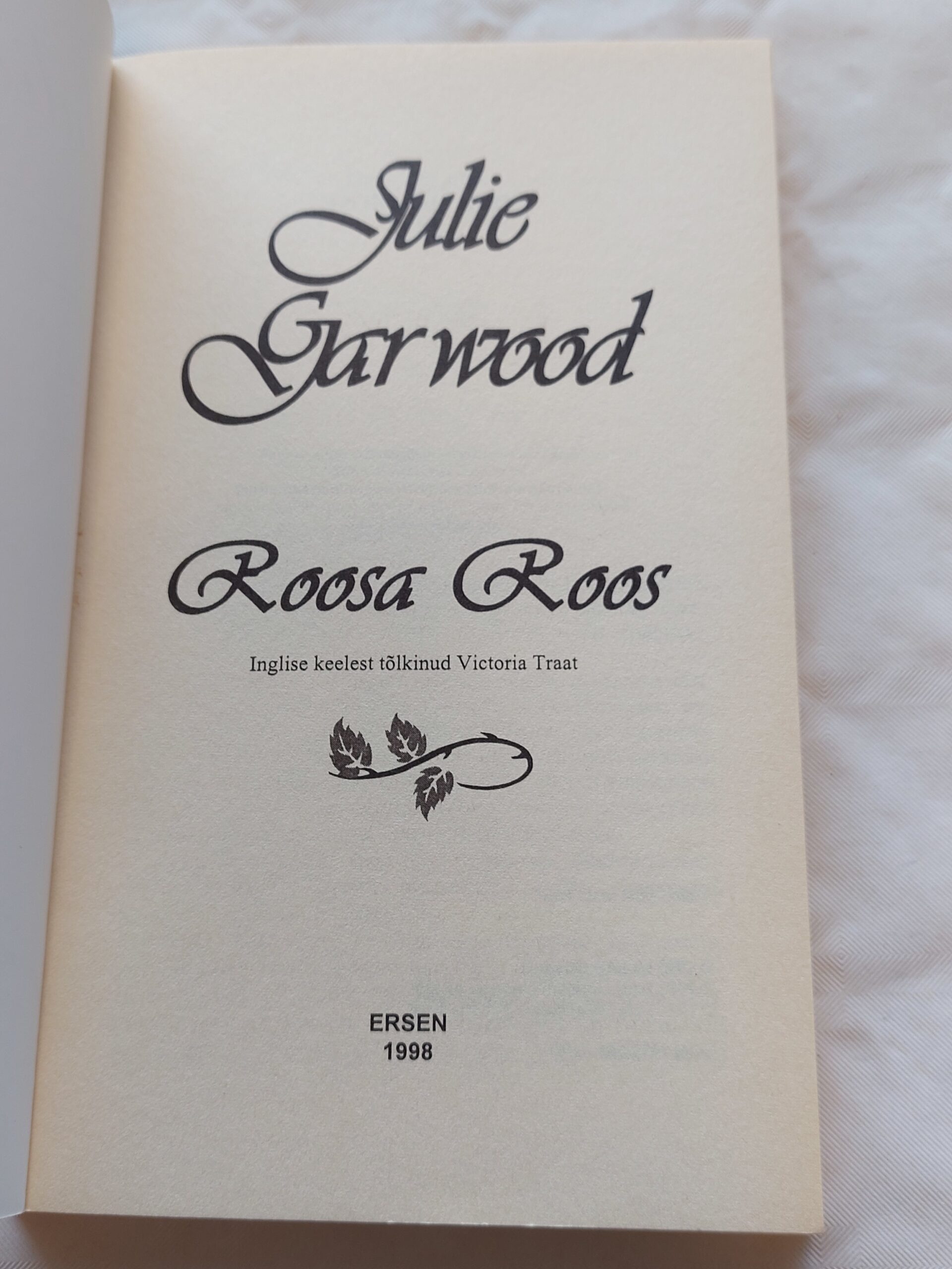 Triloogia "Clayborne'i pruudid". "Roosa roos", "Valge roos" ja "Punane roos". Julie Garwood. 1998 - Image 2