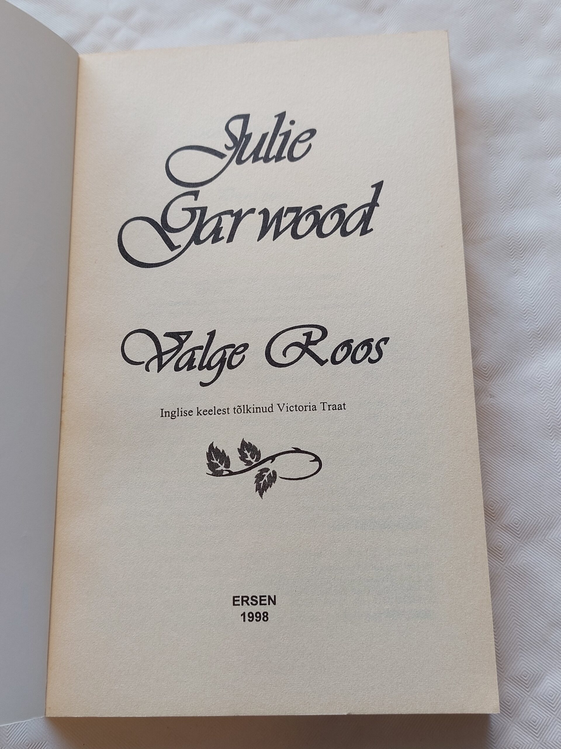 Triloogia "Clayborne'i pruudid". "Roosa roos", "Valge roos" ja "Punane roos". Julie Garwood. 1998 - Image 4