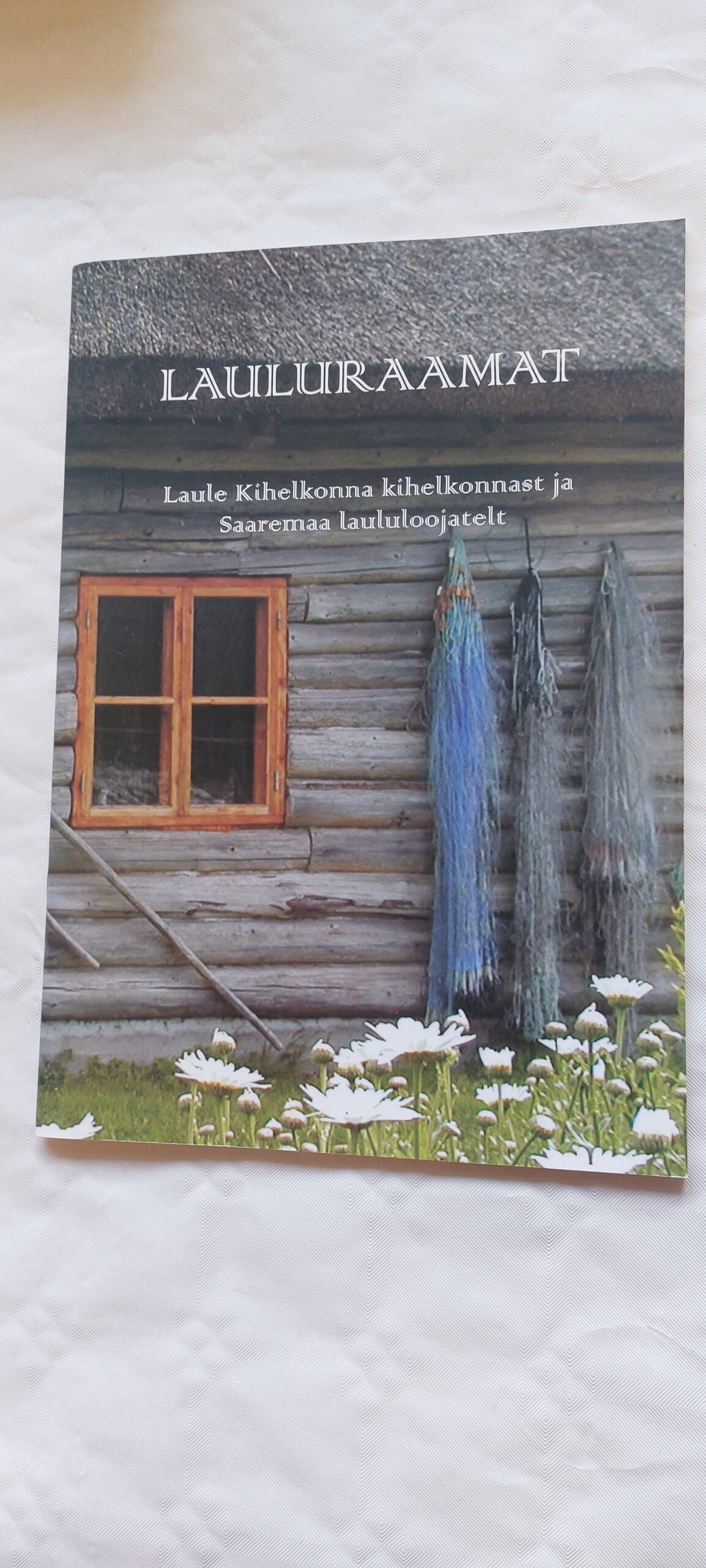 Lauluraamat. Laule Kihelkonna kihelkonnast ja Saaremaa laululoojatelt. 2015