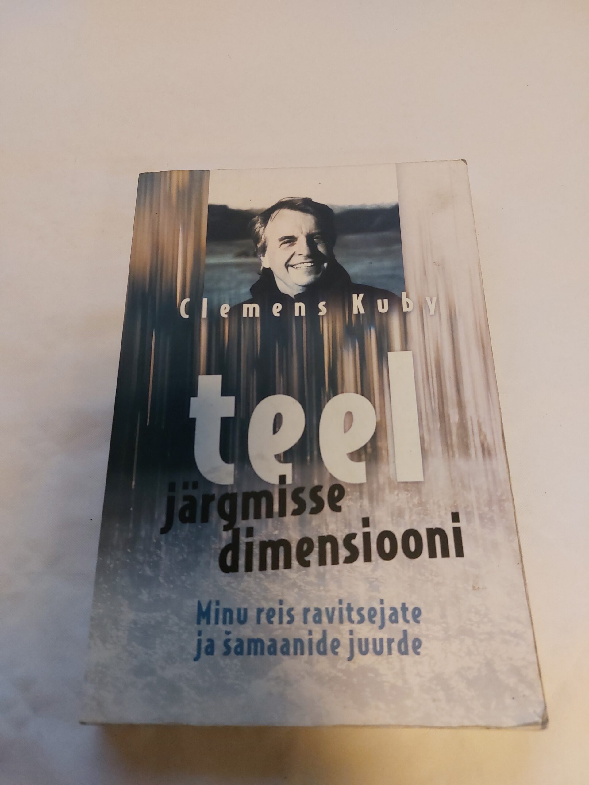 Teel järgmisse dimensiooni. Minu reis ravitsejate ja šamaanide juurde. Clemens Kuby. 2008