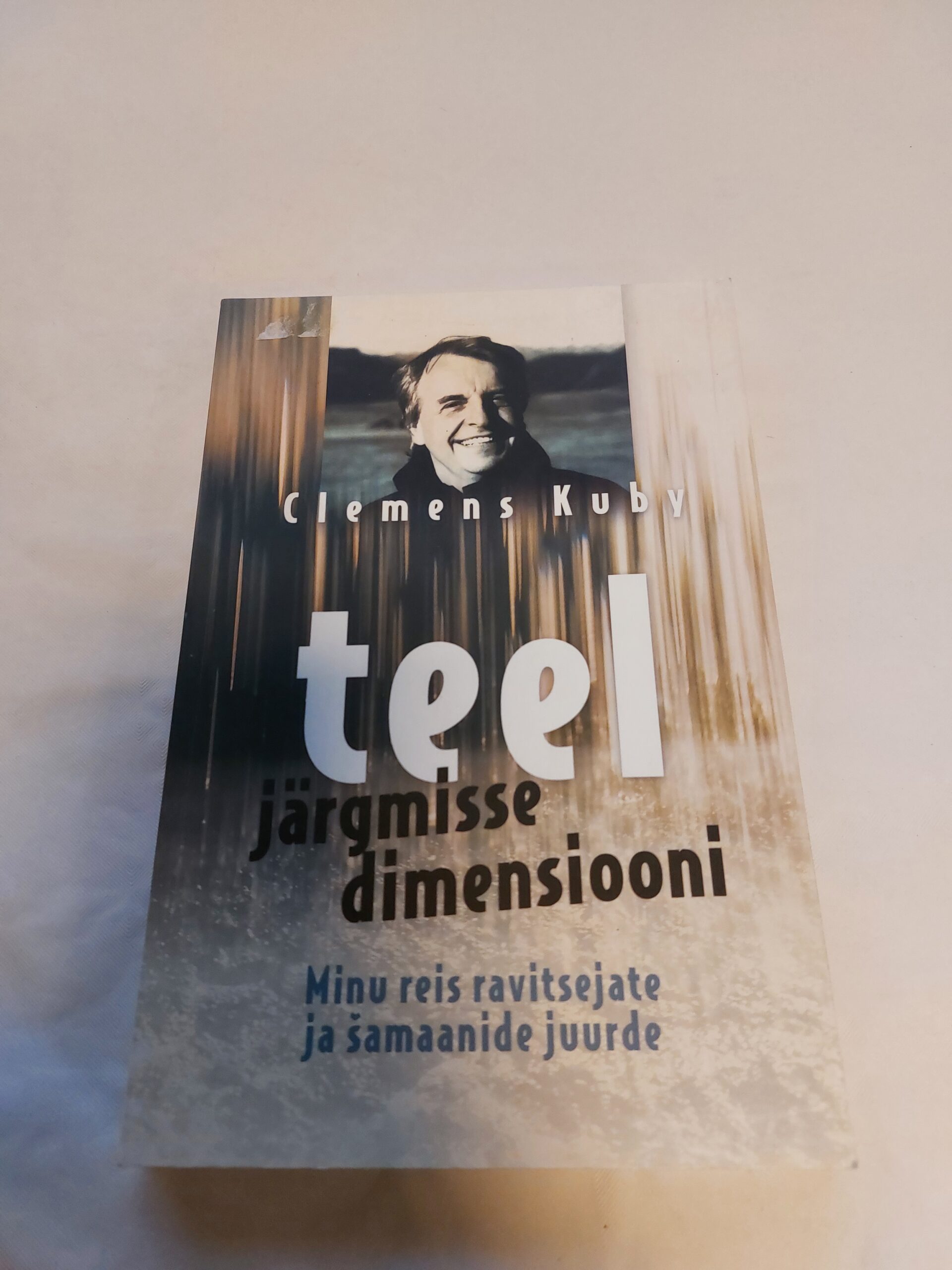 Teel järgmisse dimensiooni. Minu reis ravitsejate ja šamaanide juurde. Clemens Kuby. 2008
