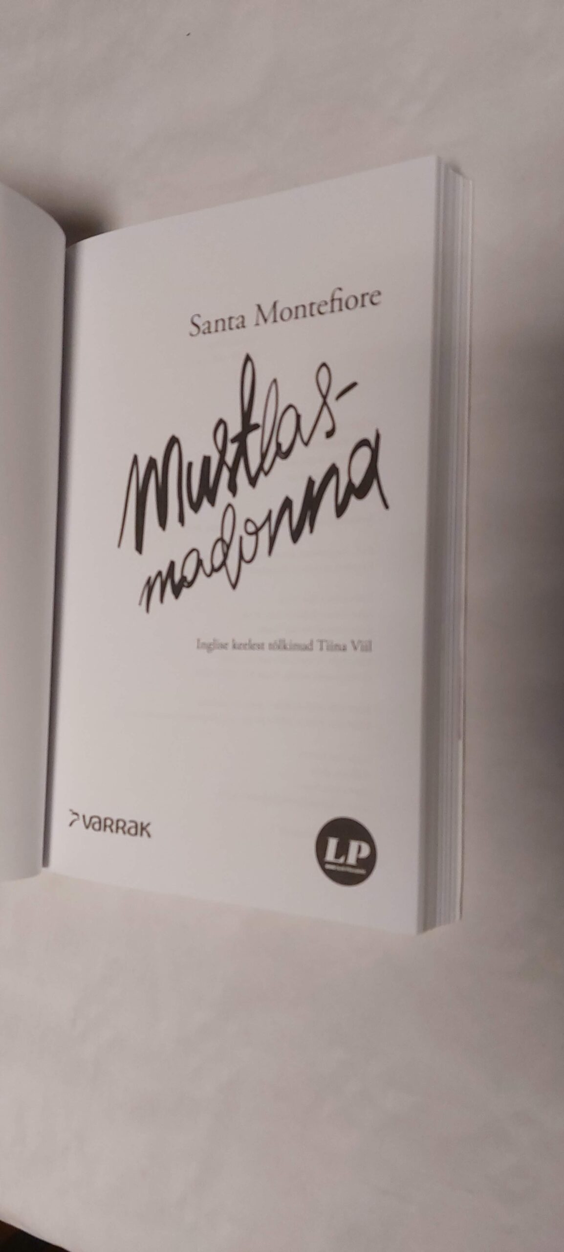 Mustlasmadonna. Santa Montefiore. 2016 - Image 2