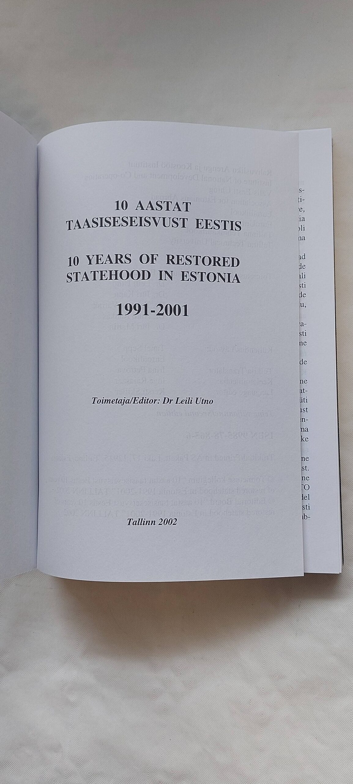 Kümme aastat taasiseseisvust Eestis. Ten years of restored statehood in Estonia 1991-2001. - Image 2