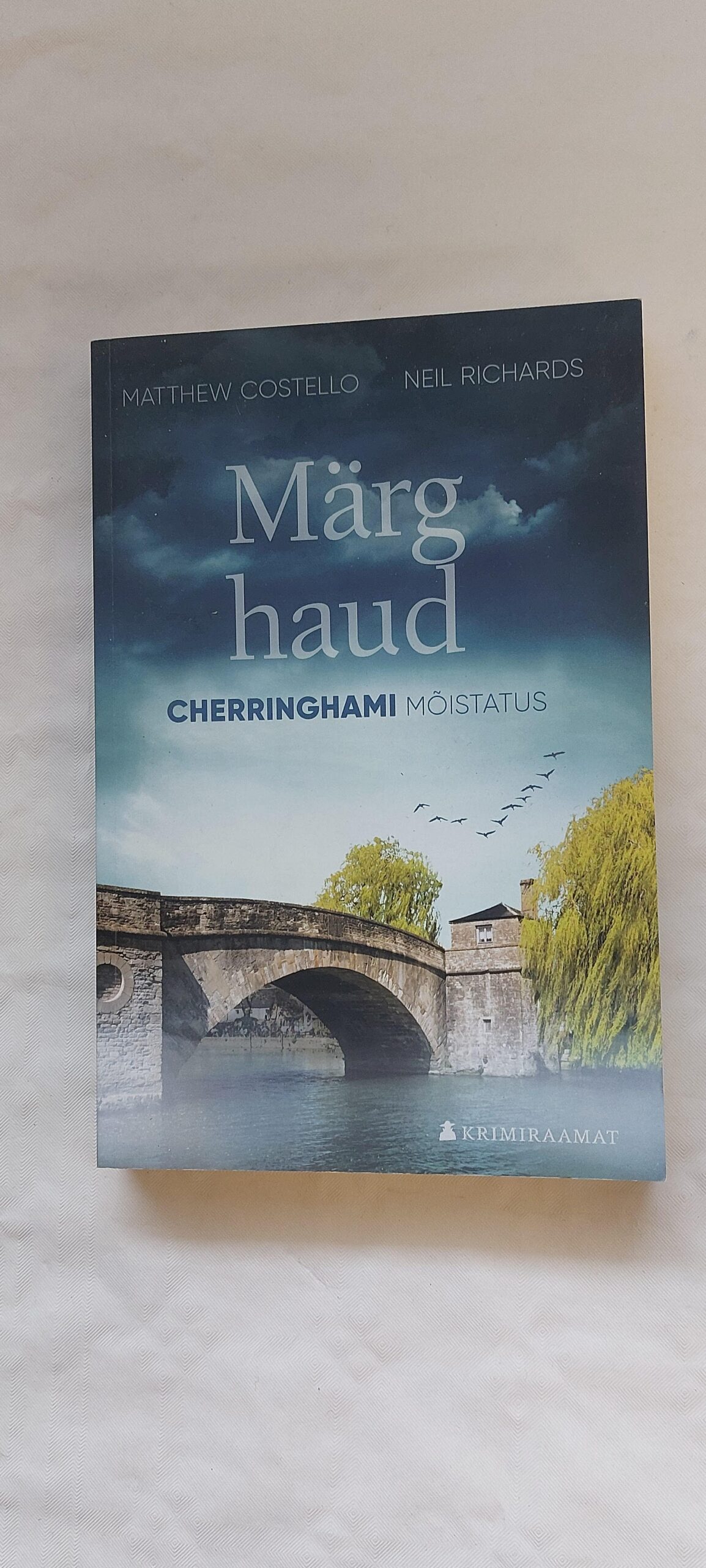 Märg haud. Cherringhami mõistatus. Matthew Costello, Neil Richards. 2021