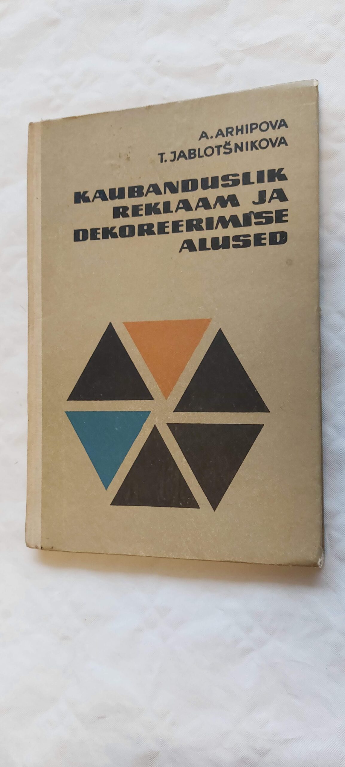Kaubanduslik reklaam ja dekoreerimise alused. A. Arhipova, T. Jablotšnikova. 1967