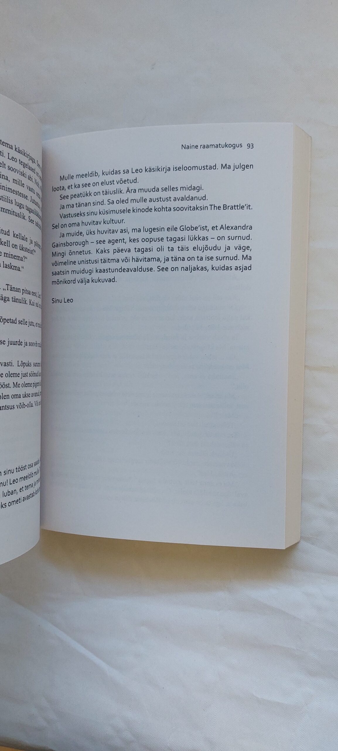 Naine raamatukogus. Sulari Gentill. 2023 - Image 3