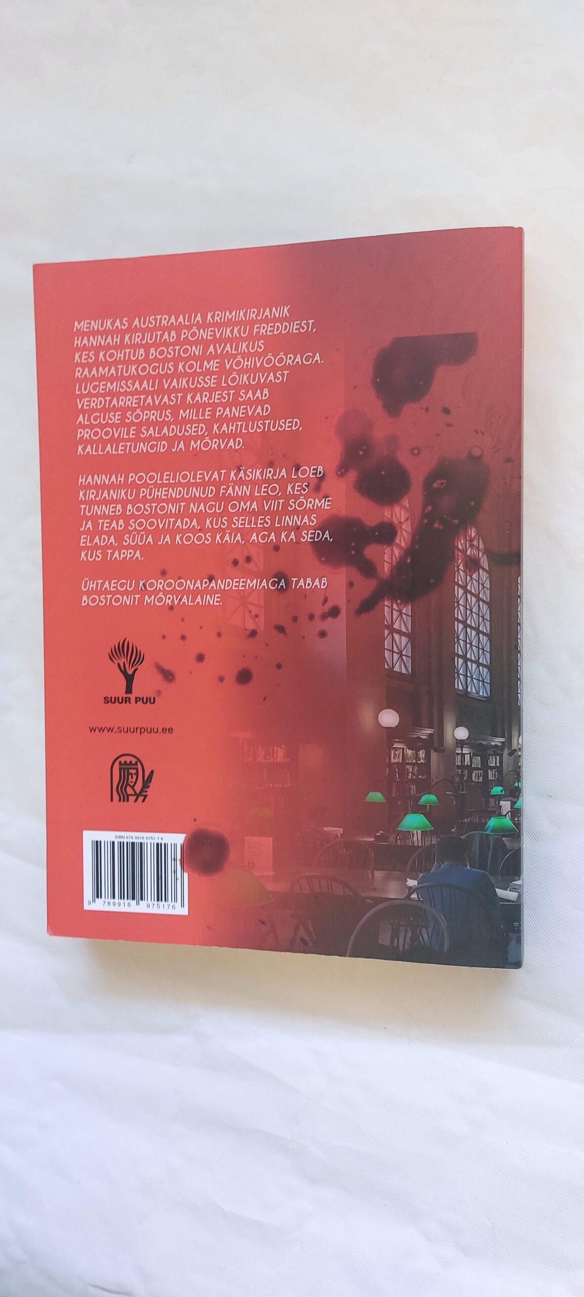 Naine raamatukogus. Sulari Gentill. 2023 - Image 4