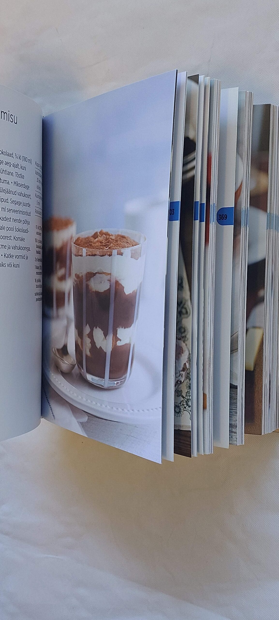 Suur väike šokolaadiraamat. Carla Bardi. 2012 - Image 3