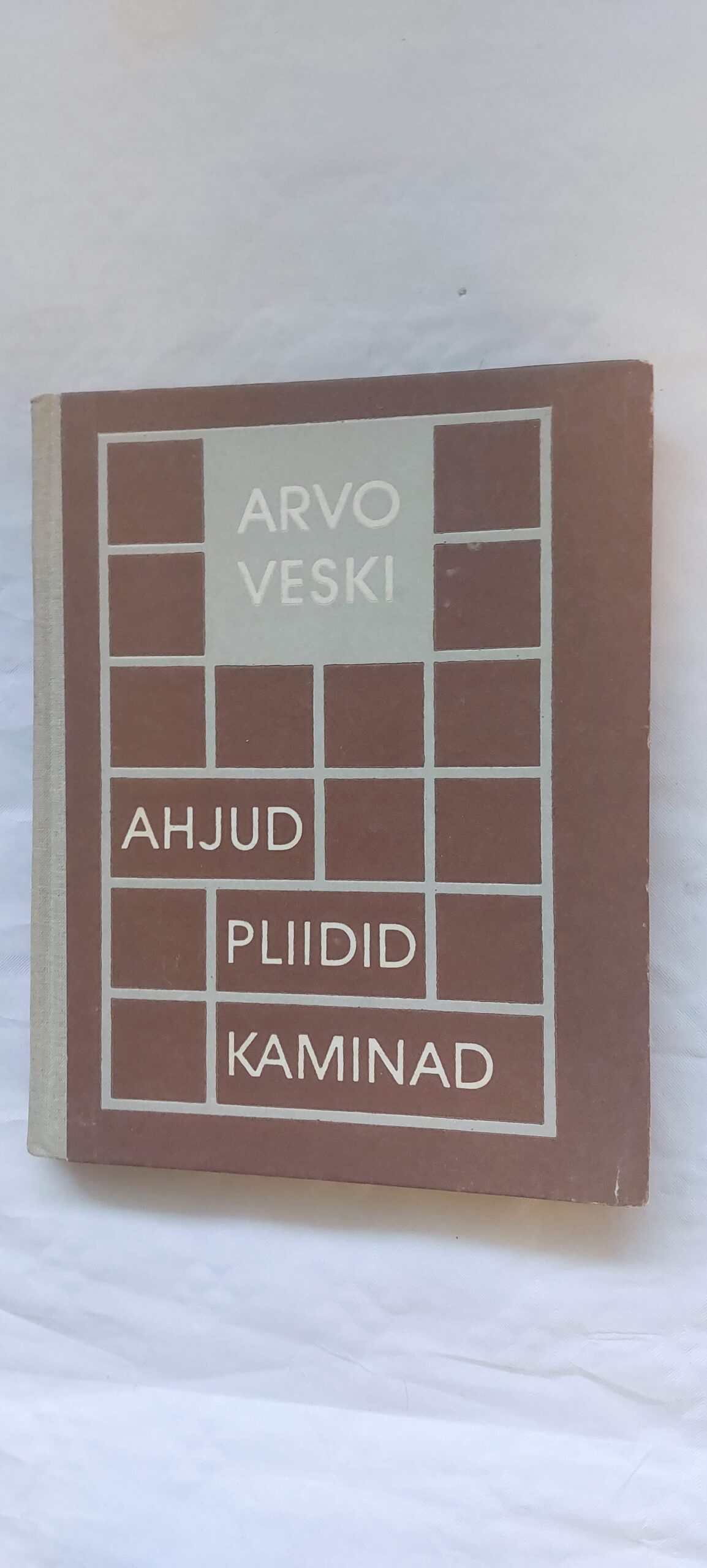 Ahjud Pliidid Kaminad. Arvo Veski. 1988