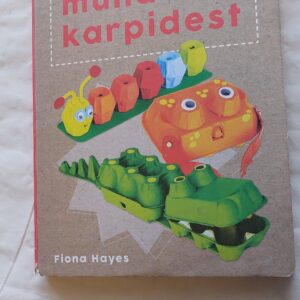 51 käsitööeset munakarpidest. Fiona Hayes. 2017