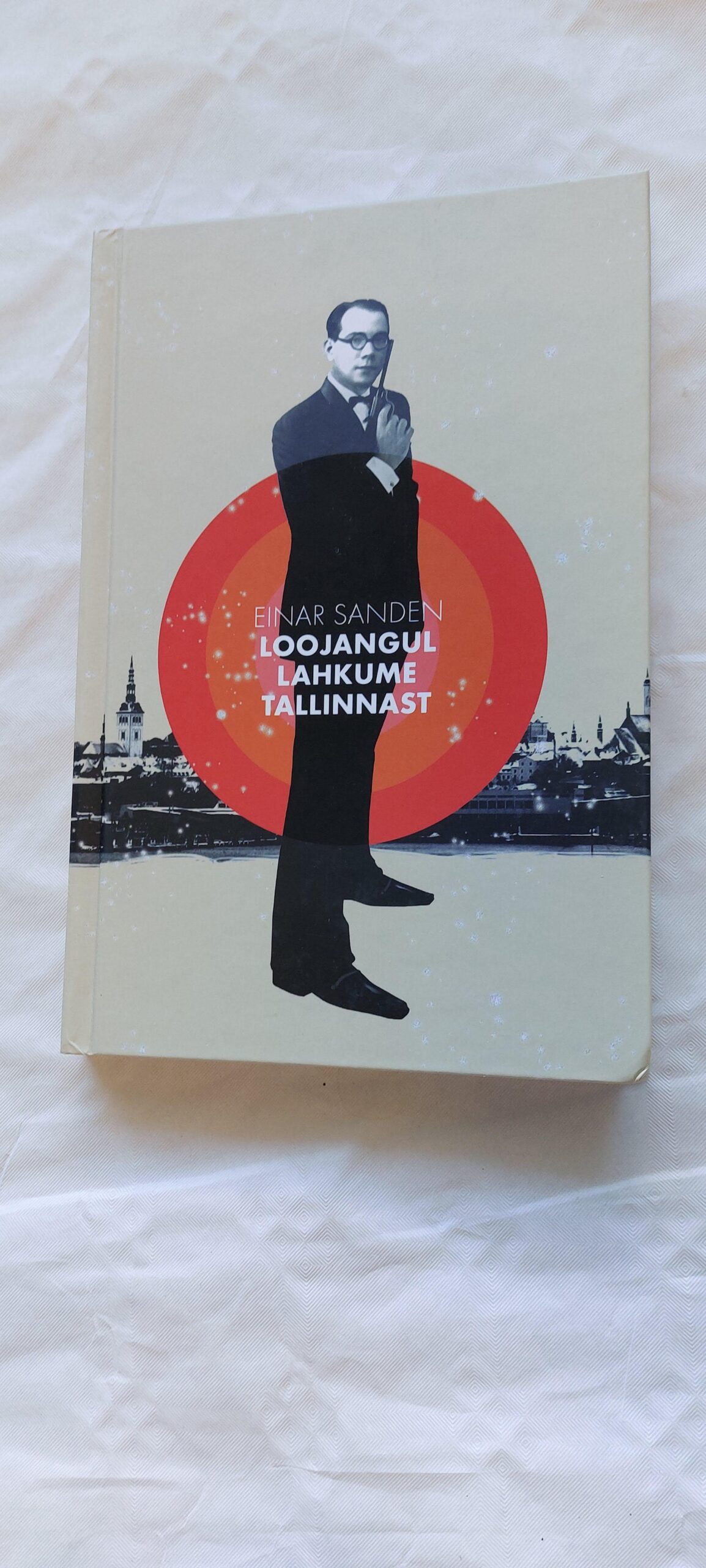 Loojangul lahkume Tallinnast. Einar Sanden. 2014