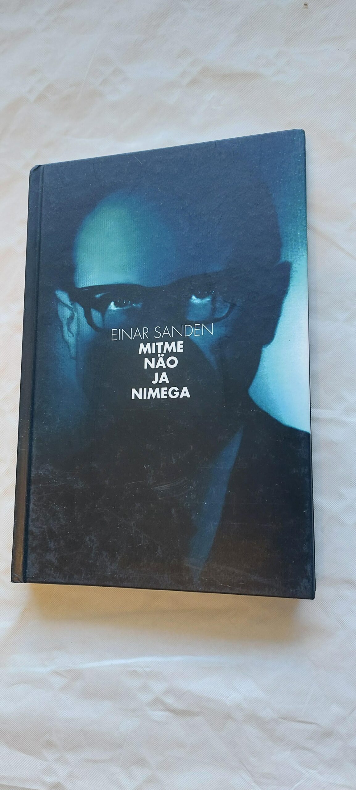 Mitme näo ja nimega. Einar Sanden. 2011