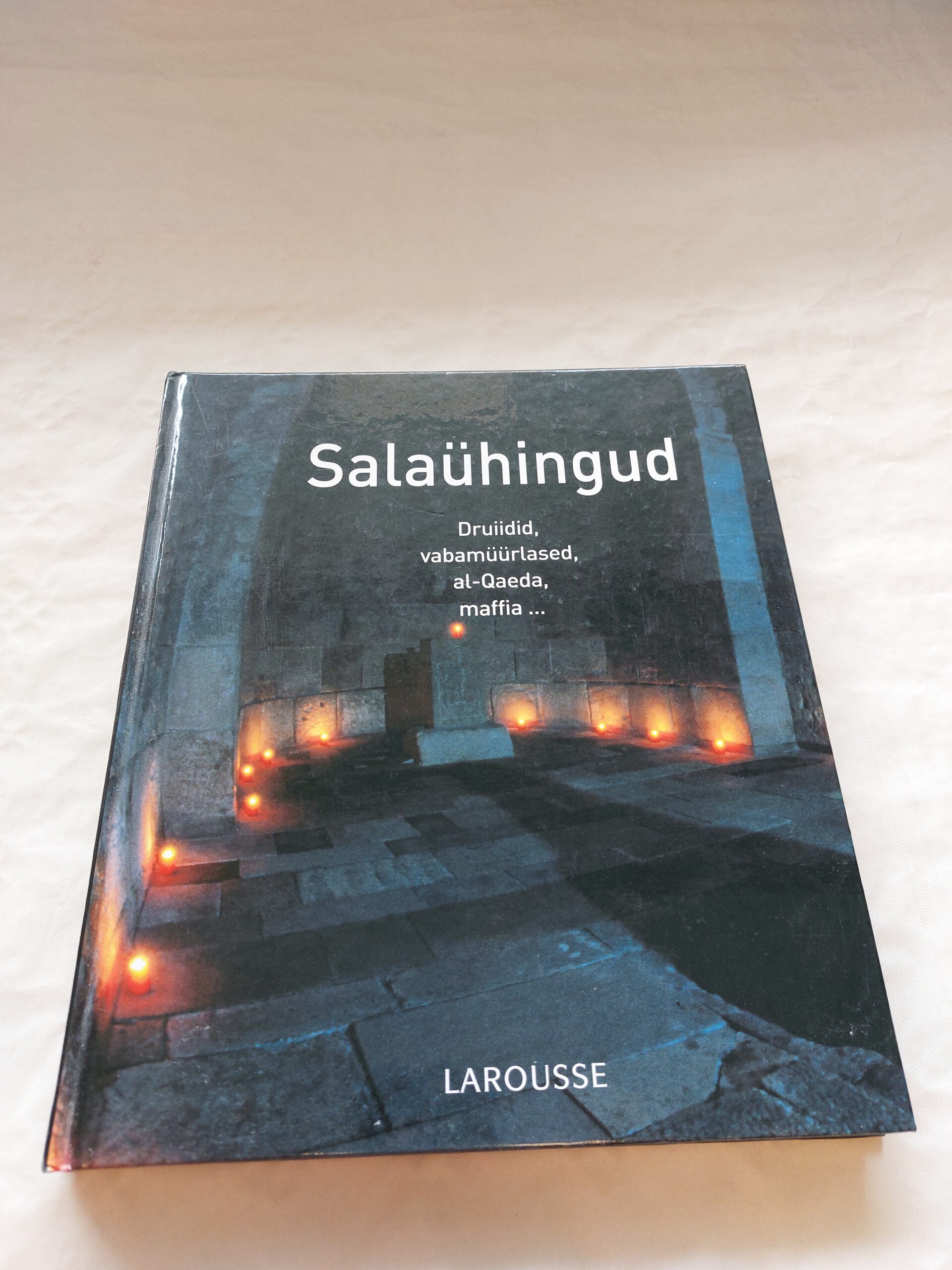 Salaühingud. Druiidid, vabamüürlased, al-Qaeda, maffia... Larousse. 2007