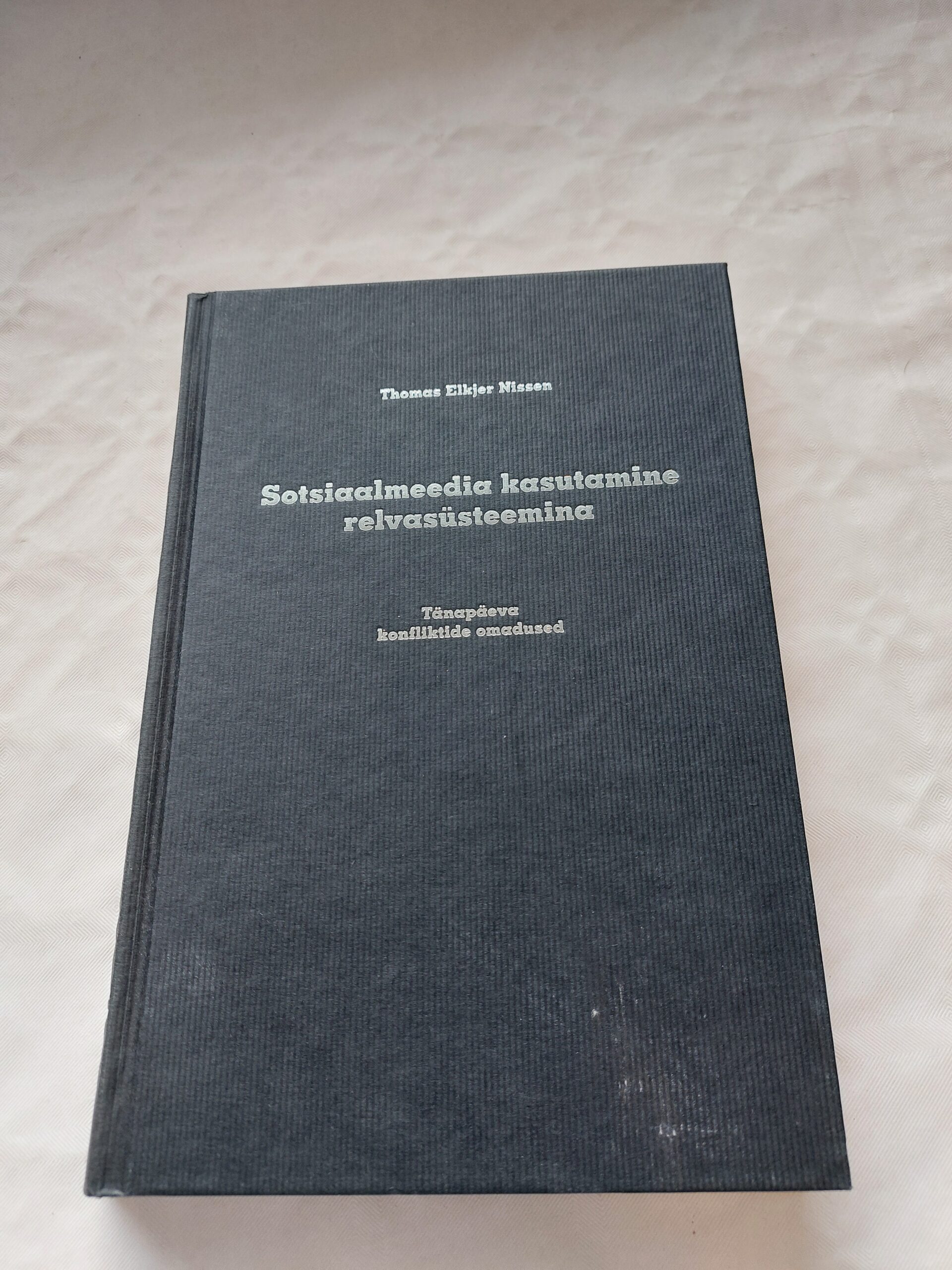 Sotsiaalmeedia kasutamine relvasüsteemina. Thomas Elkjer Nissen. 2015