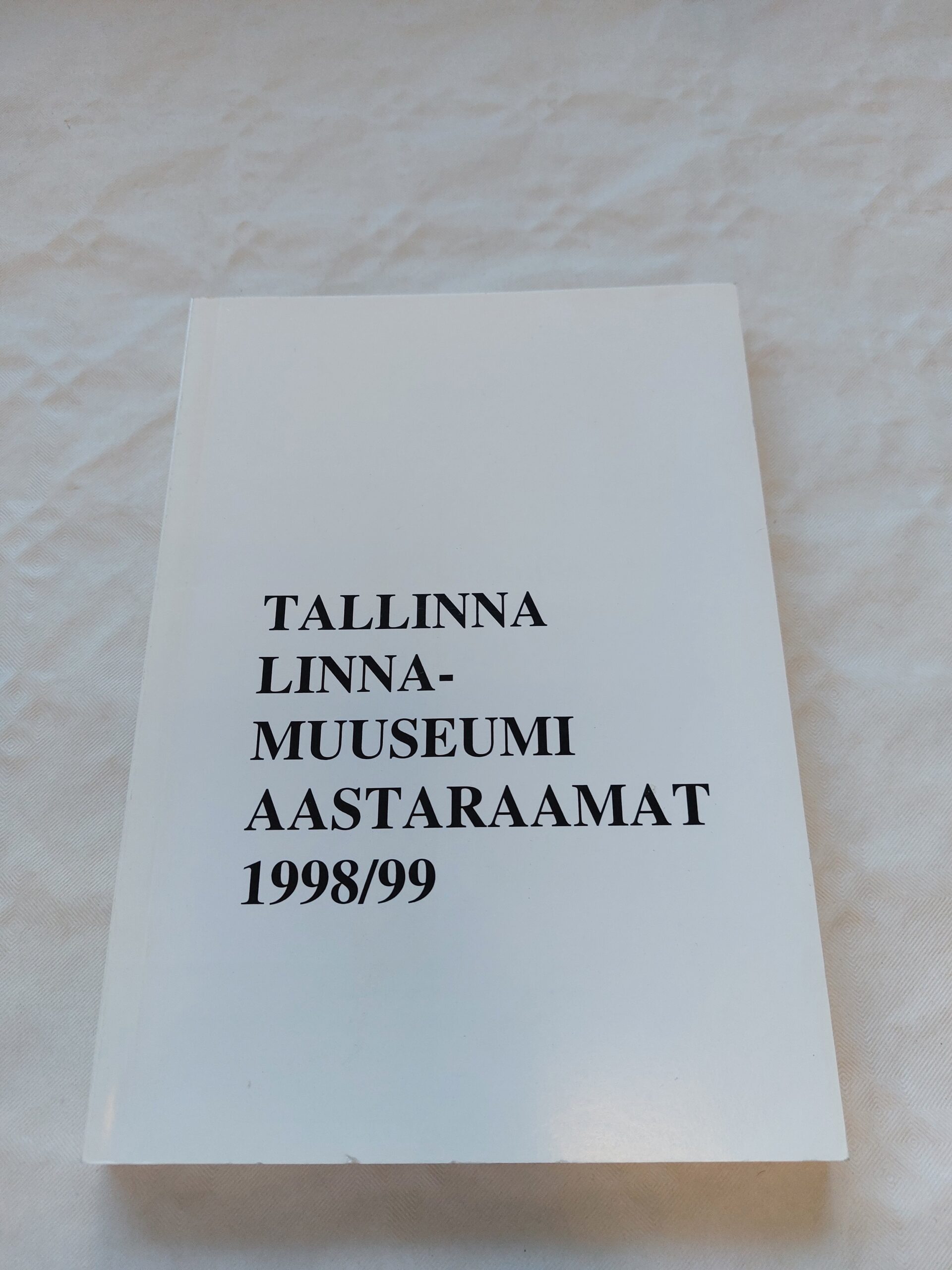 Tallinna Linnamuuseumi aastaraamat 1998/99.