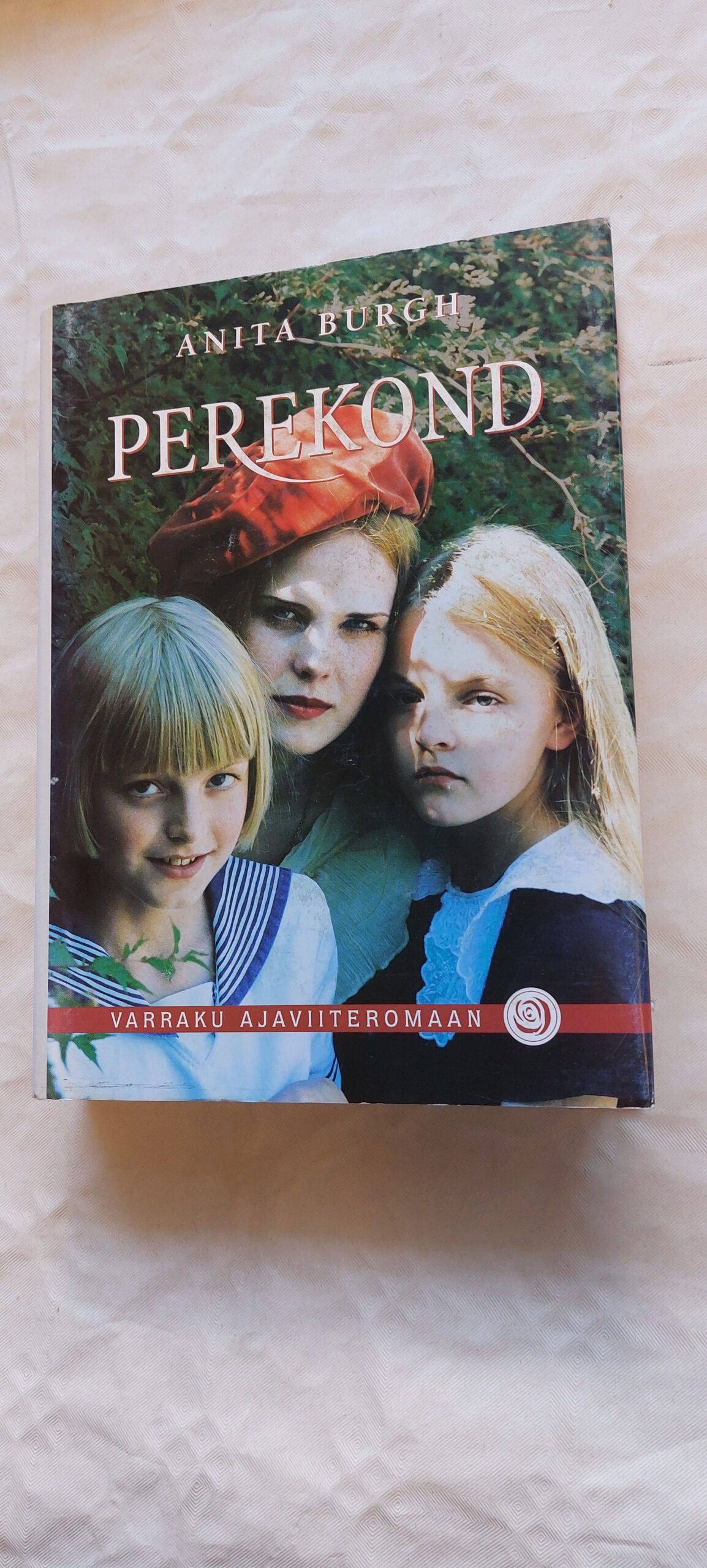 Perekond. Anita Burgh. 2002