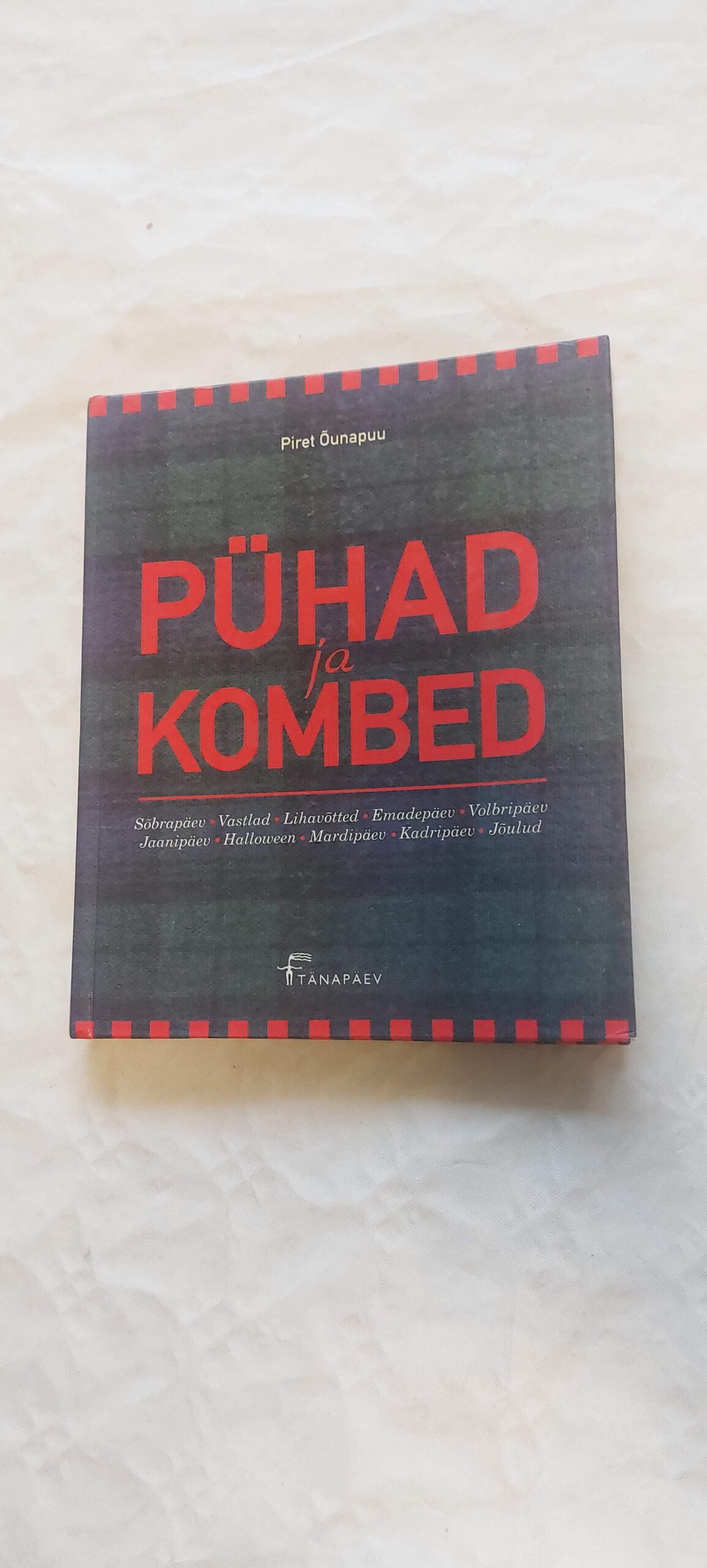 Pühad ja kombed. Piret Õunapuu. 2001
